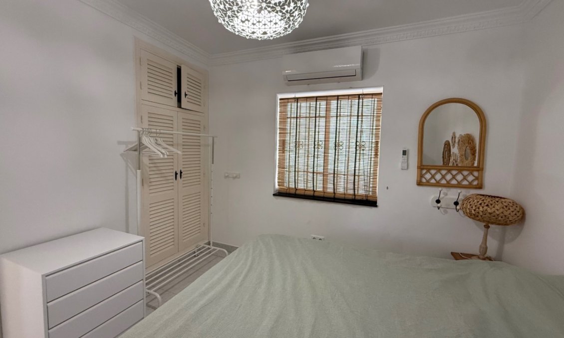 Használt Ingatlanok - Villa -
Torrevieja - Costa Blanca