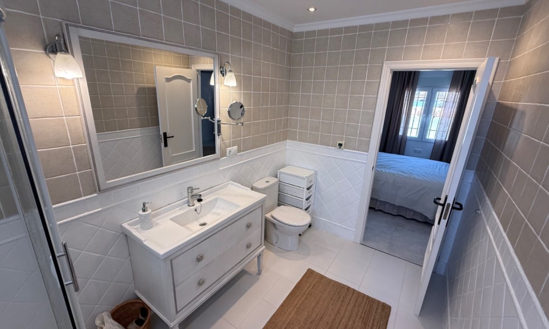 Használt Ingatlanok - Villa -
Torrevieja - Costa Blanca