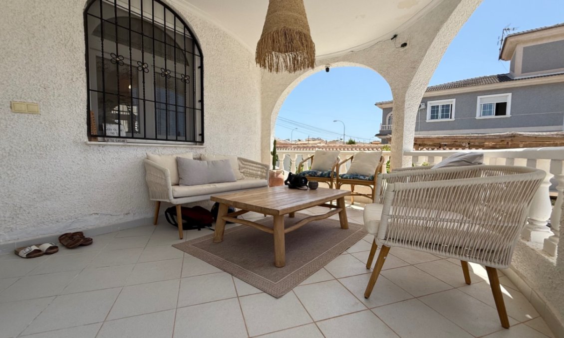 Használt Ingatlanok - Villa -
Torrevieja - Costa Blanca