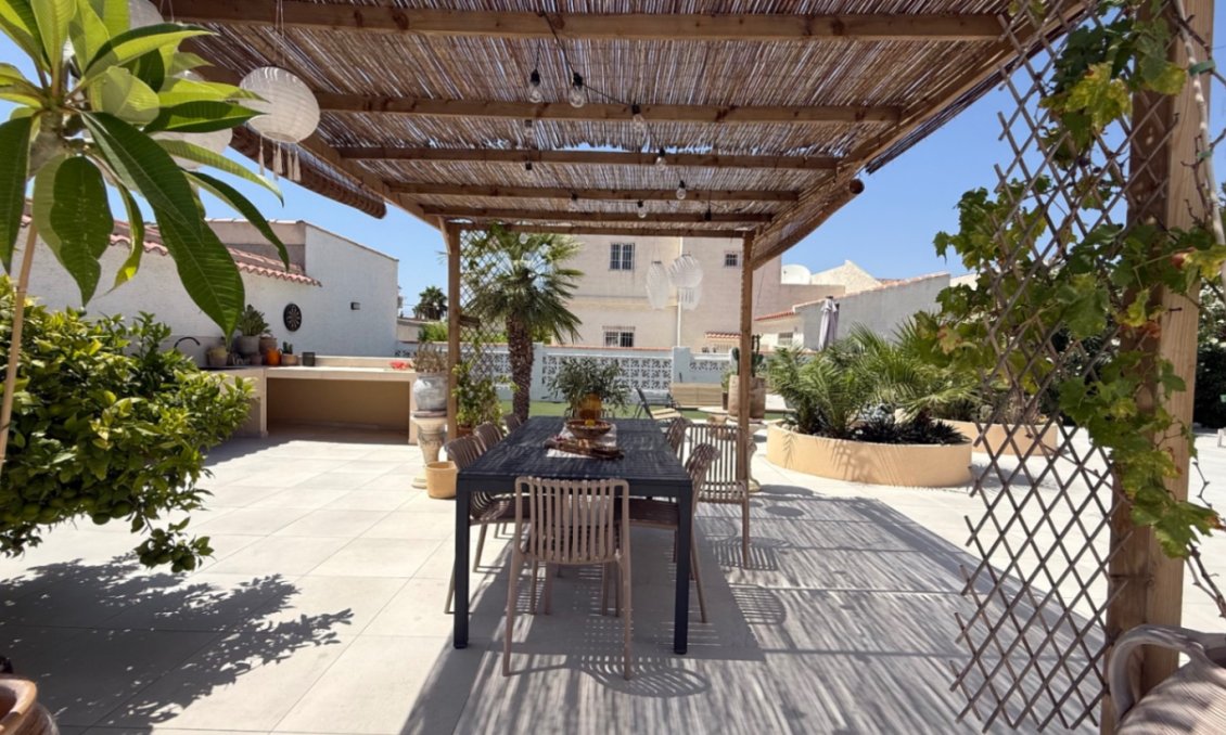 Használt Ingatlanok - Villa -
Torrevieja - Costa Blanca