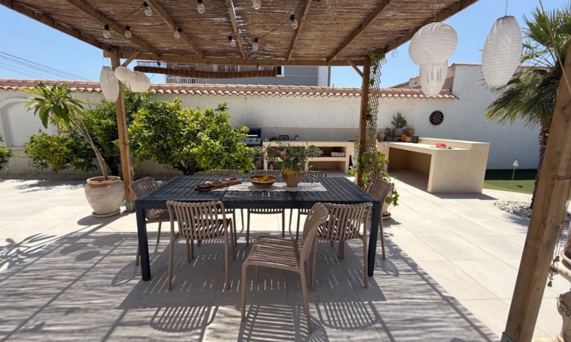 Használt Ingatlanok - Villa -
Torrevieja - Costa Blanca