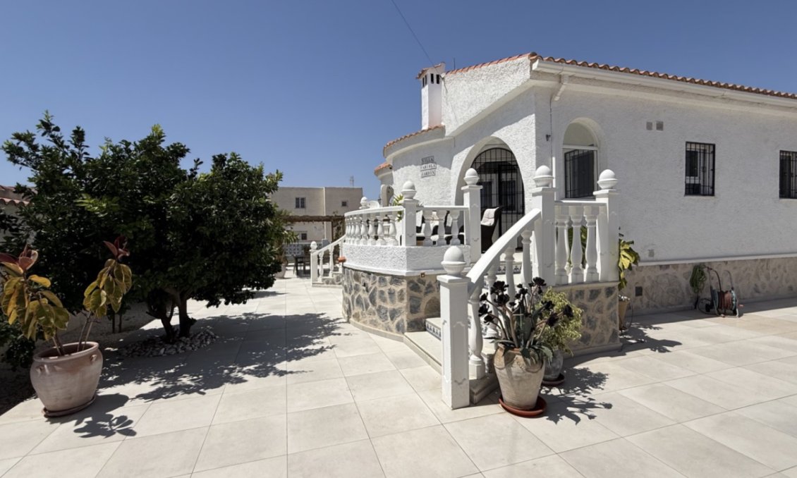Használt Ingatlanok - Villa -
Torrevieja - Costa Blanca