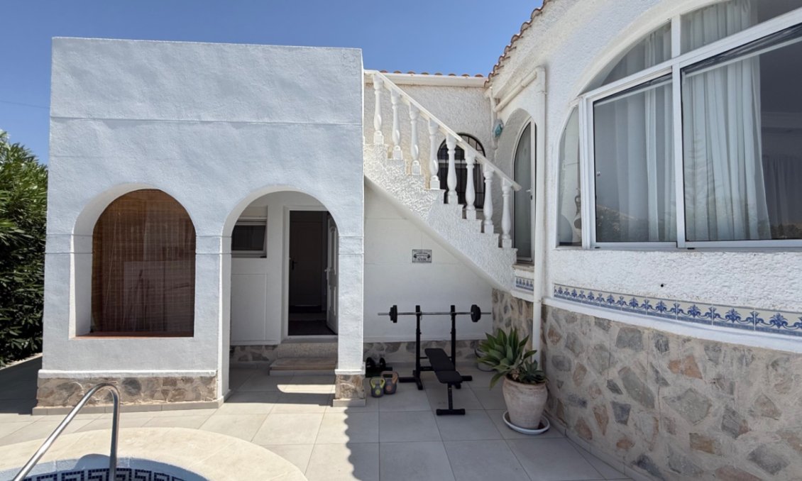 Használt Ingatlanok - Villa -
Torrevieja - Costa Blanca