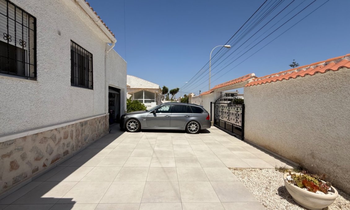 Használt Ingatlanok - Villa -
Torrevieja - Costa Blanca