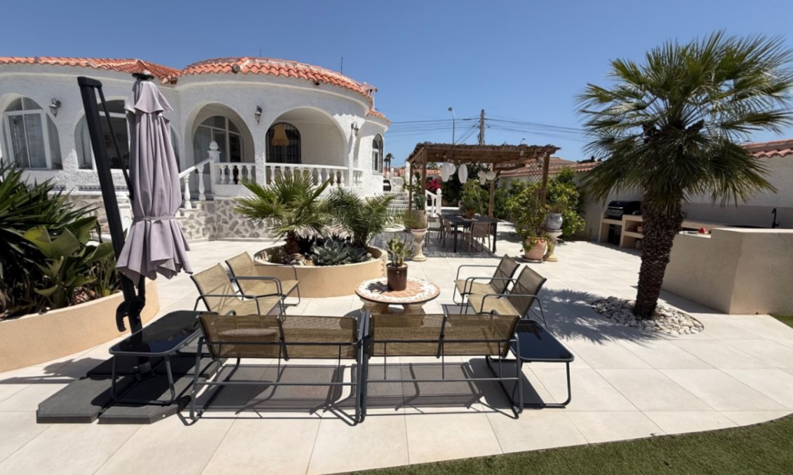 Használt Ingatlanok - Villa -
Torrevieja - Costa Blanca