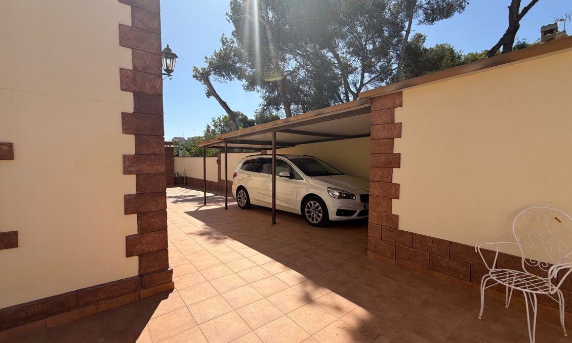 Használt Ingatlanok - Villa -
Torrevieja - Costa Blanca