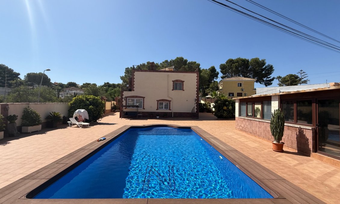 Használt Ingatlanok - Villa -
Torrevieja - Costa Blanca