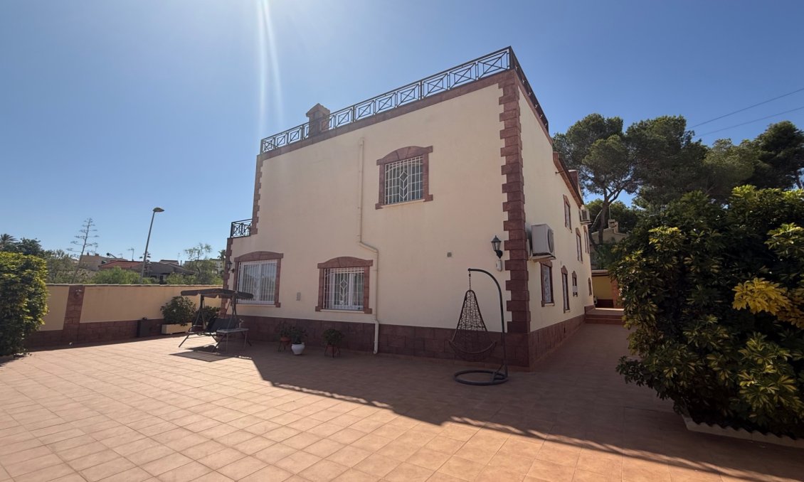 Használt Ingatlanok - Villa -
Torrevieja - Costa Blanca