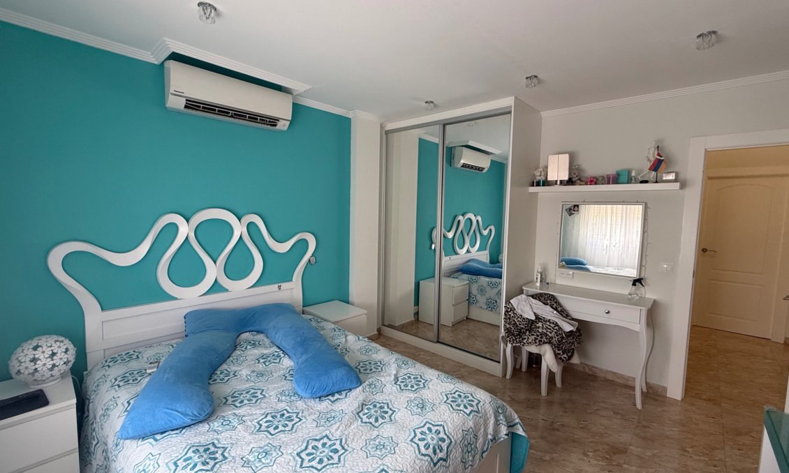 Használt Ingatlanok - Villa -
Torrevieja - Costa Blanca