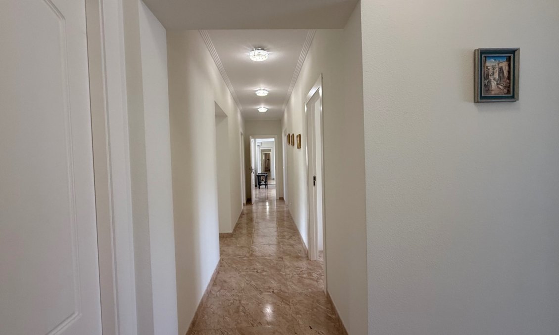 Használt Ingatlanok - Villa -
Torrevieja - Costa Blanca