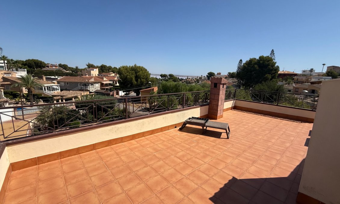 Használt Ingatlanok - Villa -
Torrevieja - Costa Blanca