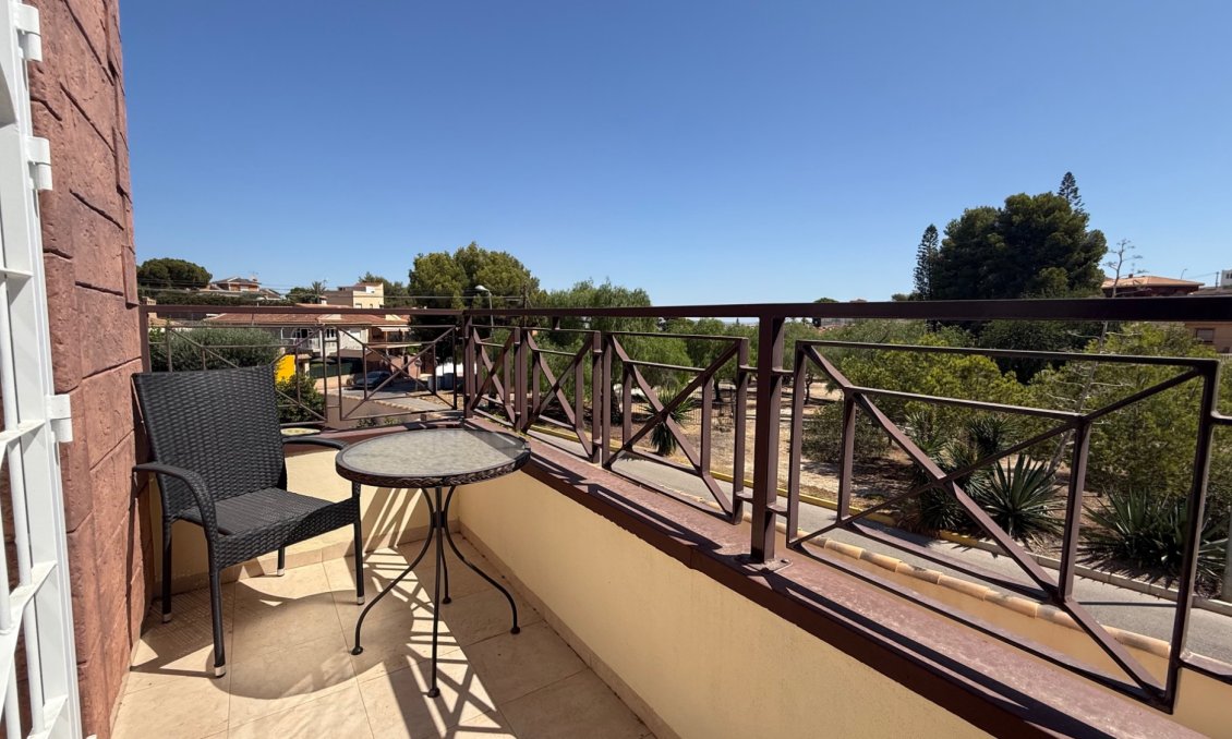 Használt Ingatlanok - Villa -
Torrevieja - Costa Blanca