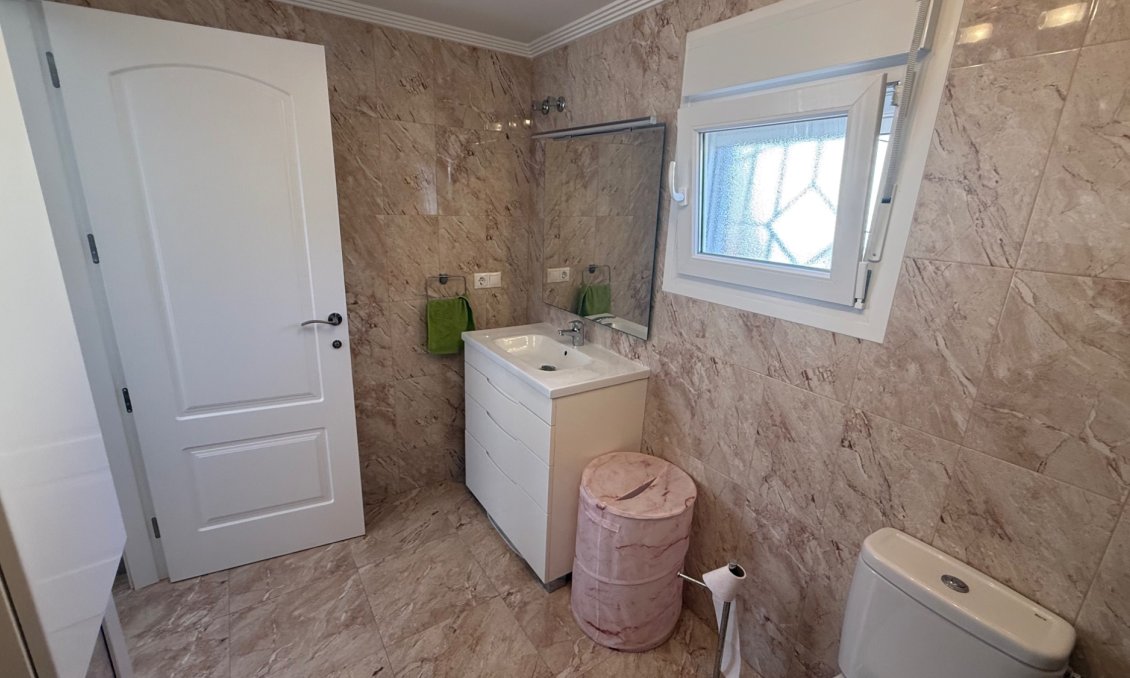 Használt Ingatlanok - Villa -
Torrevieja - Costa Blanca