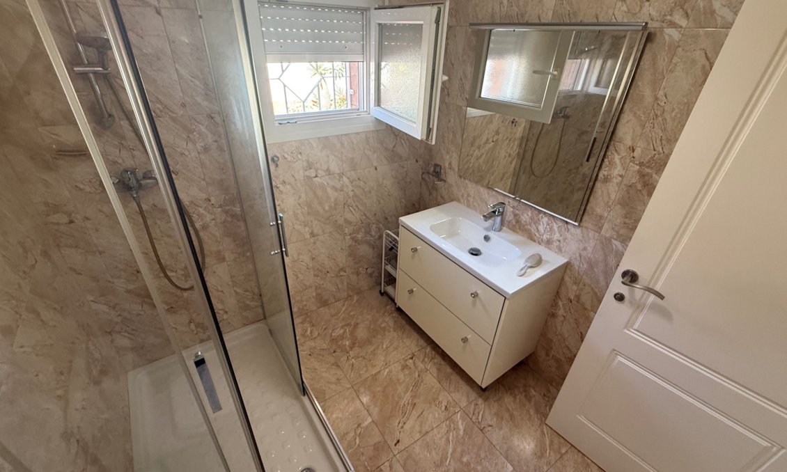 Használt Ingatlanok - Villa -
Torrevieja - Costa Blanca