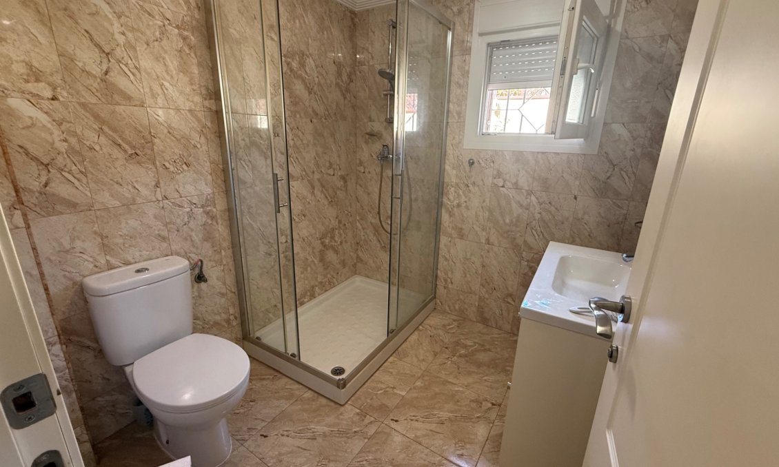 Használt Ingatlanok - Villa -
Torrevieja - Costa Blanca