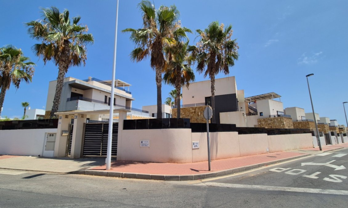 Használt Ingatlanok - Villa -
Torrevieja - Costa Blanca