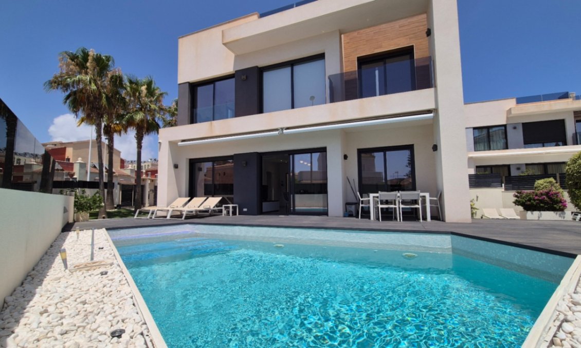 Használt Ingatlanok - Villa -
Torrevieja - Costa Blanca