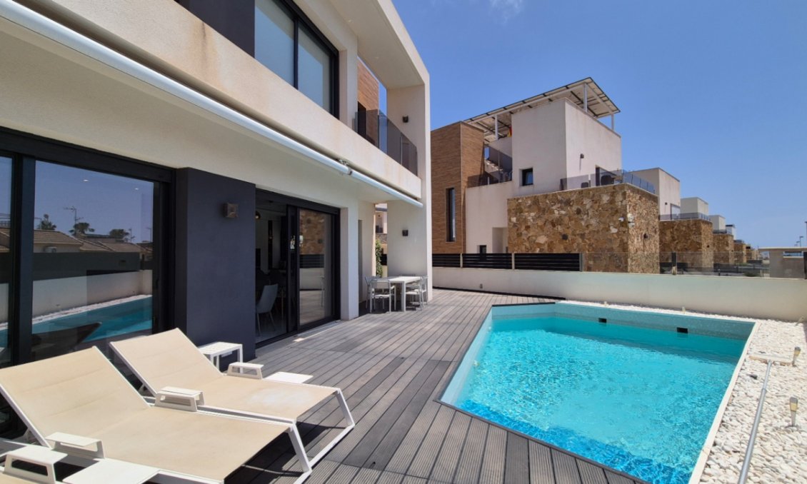 Használt Ingatlanok - Villa -
Torrevieja - Costa Blanca