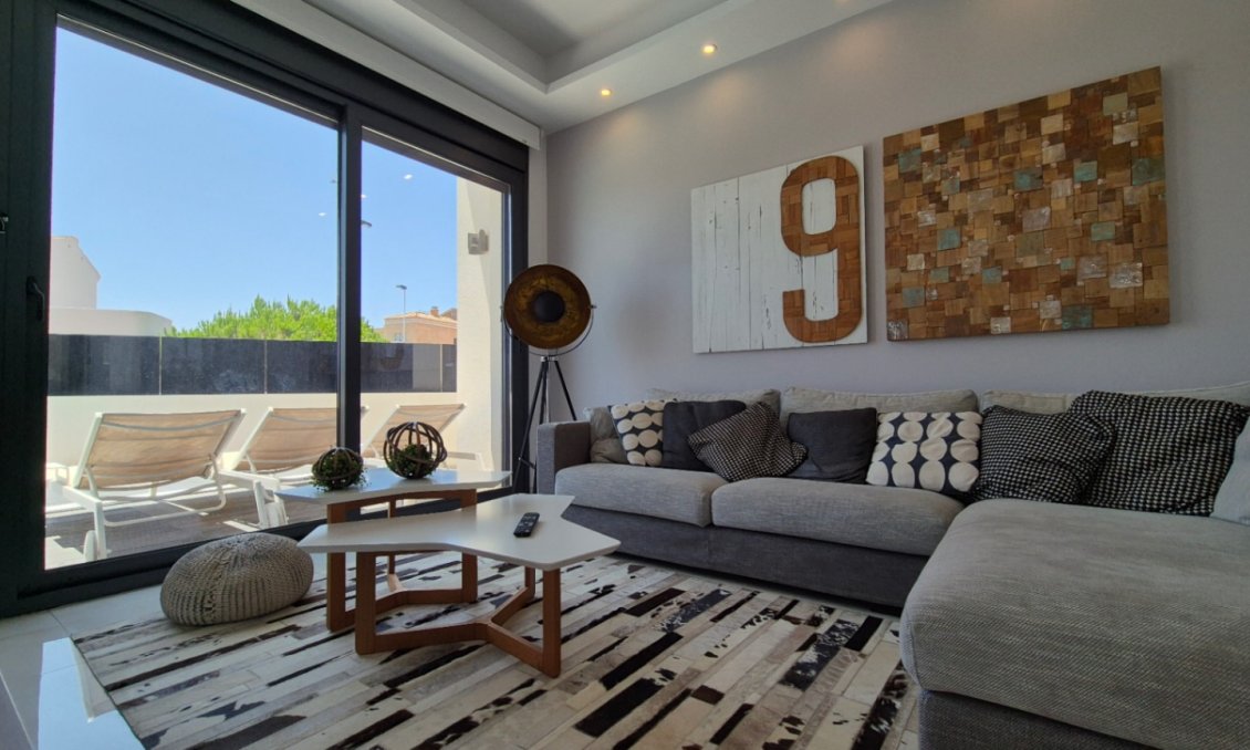 Használt Ingatlanok - Villa -
Torrevieja - Costa Blanca