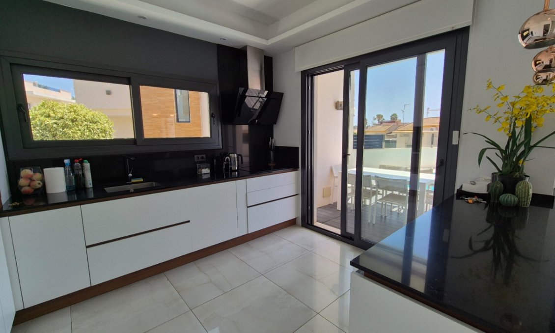 Használt Ingatlanok - Villa -
Torrevieja - Costa Blanca