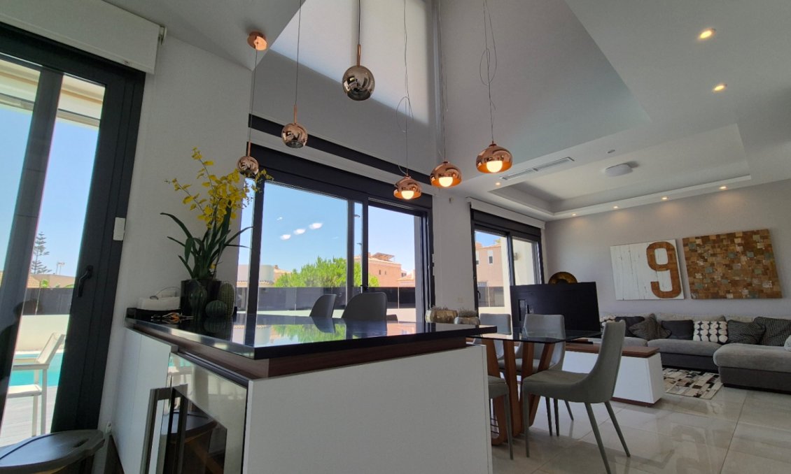 Használt Ingatlanok - Villa -
Torrevieja - Costa Blanca