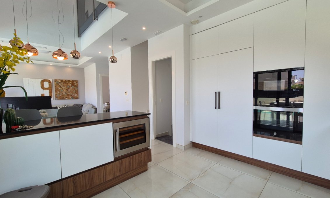 Használt Ingatlanok - Villa -
Torrevieja - Costa Blanca