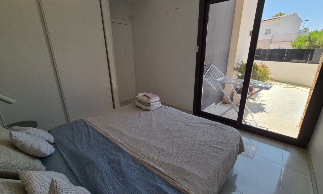 Használt Ingatlanok - Villa -
Torrevieja - Costa Blanca