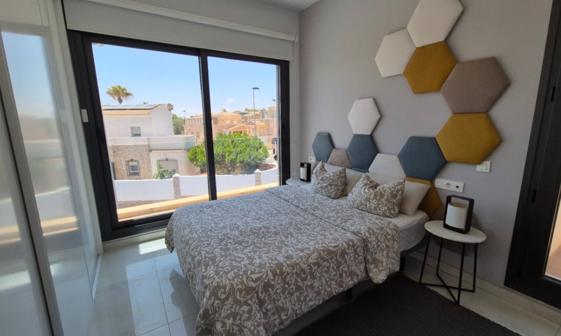 Használt Ingatlanok - Villa -
Torrevieja - Costa Blanca