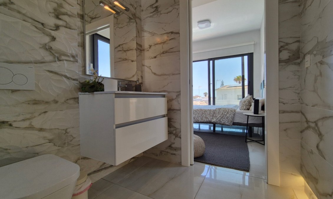 Használt Ingatlanok - Villa -
Torrevieja - Costa Blanca