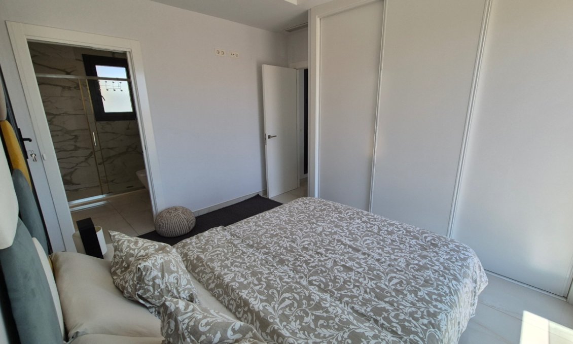 Használt Ingatlanok - Villa -
Torrevieja - Costa Blanca