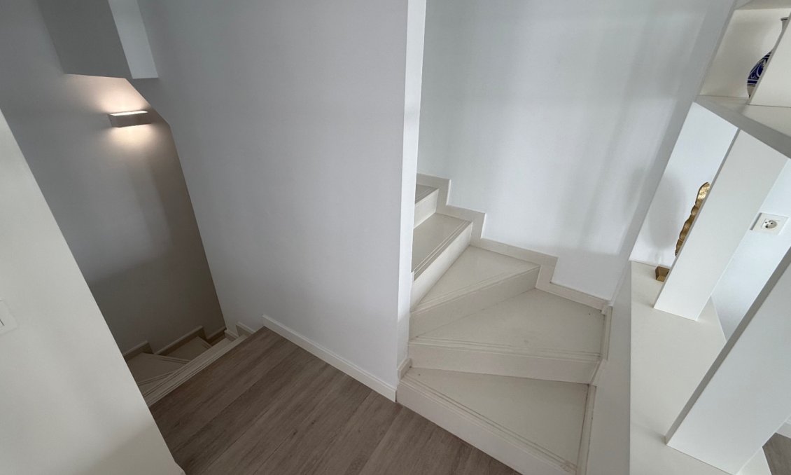 Használt Ingatlanok - Sorház -
Orihuela - Inland