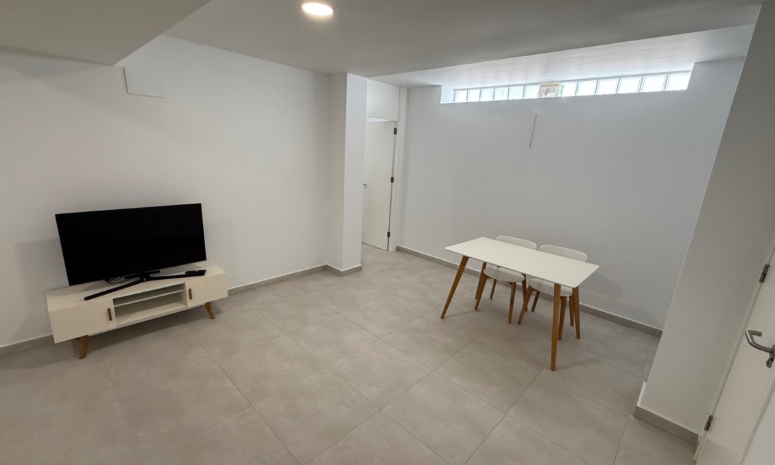 Használt Ingatlanok - Sorház -
Orihuela - Inland