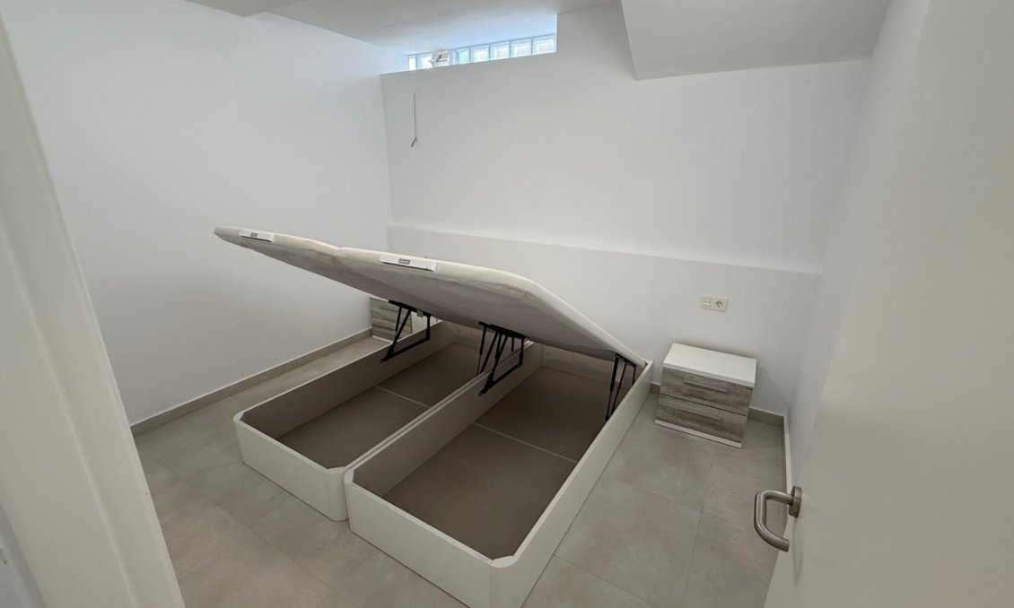 Használt Ingatlanok - Sorház -
Orihuela - Inland