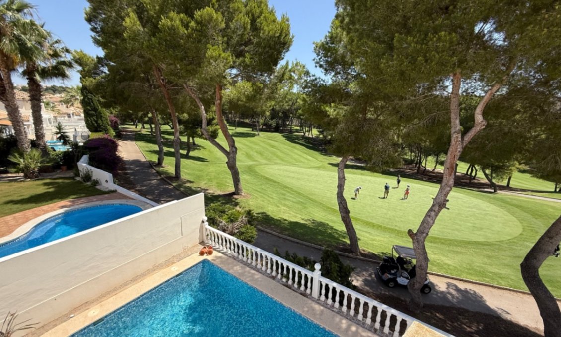 Használt Ingatlanok - Villa -
Orihuela - Inland