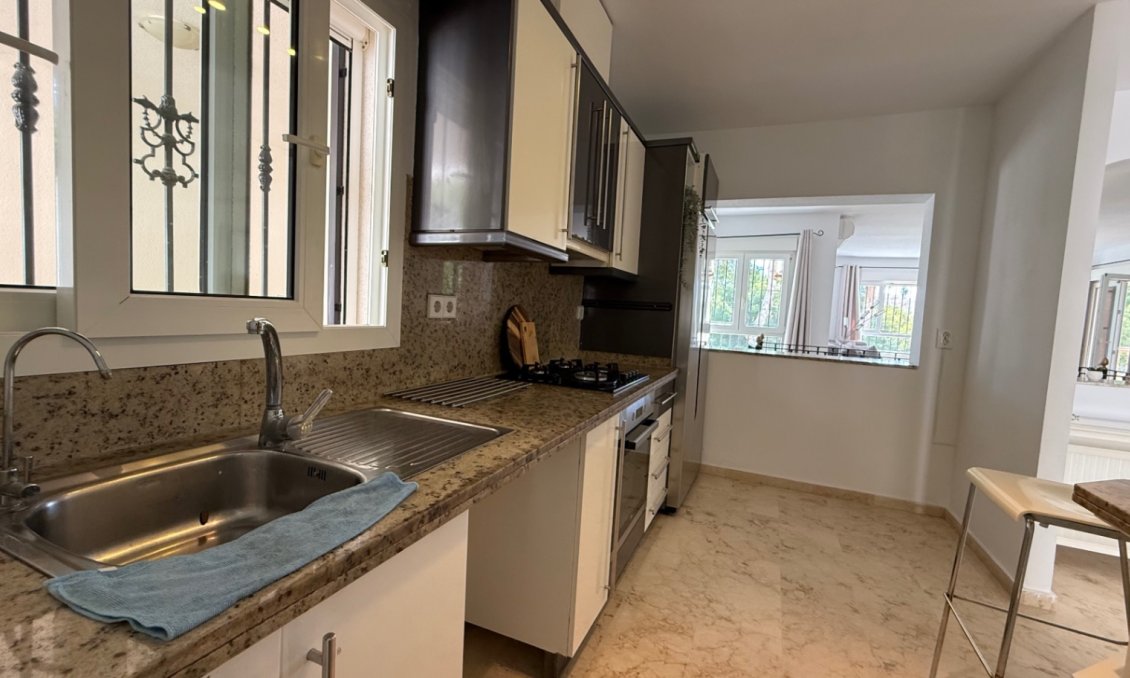 Használt Ingatlanok - Villa -
Orihuela - Inland