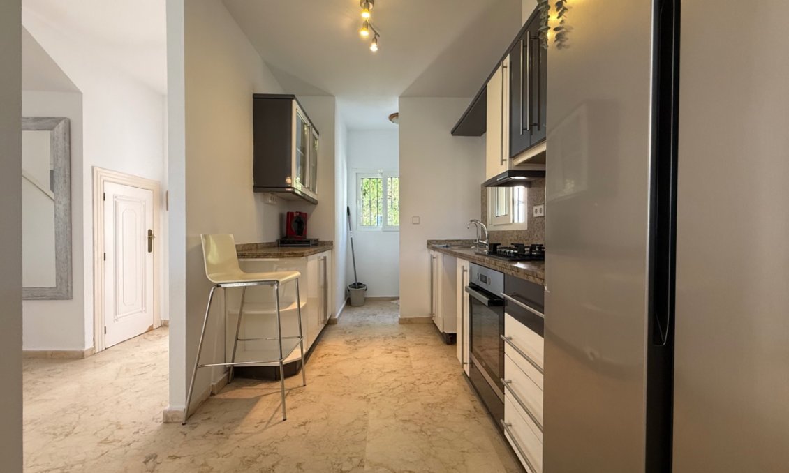 Használt Ingatlanok - Villa -
Orihuela - Inland