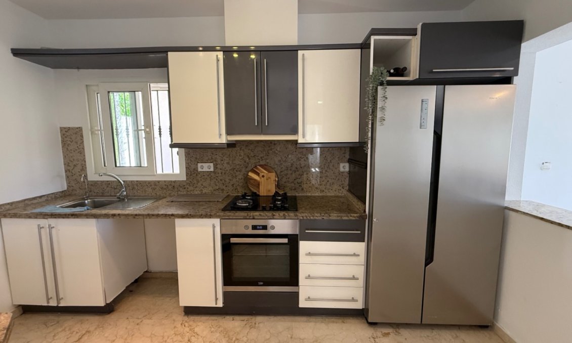 Használt Ingatlanok - Villa -
Orihuela - Inland