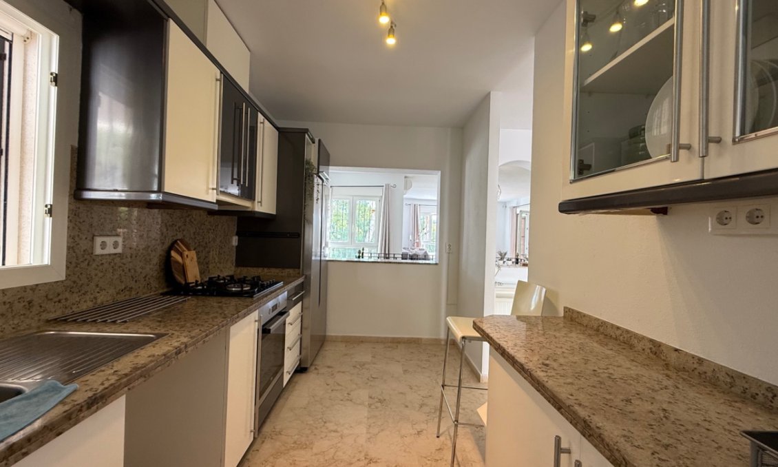 Használt Ingatlanok - Villa -
Orihuela - Inland