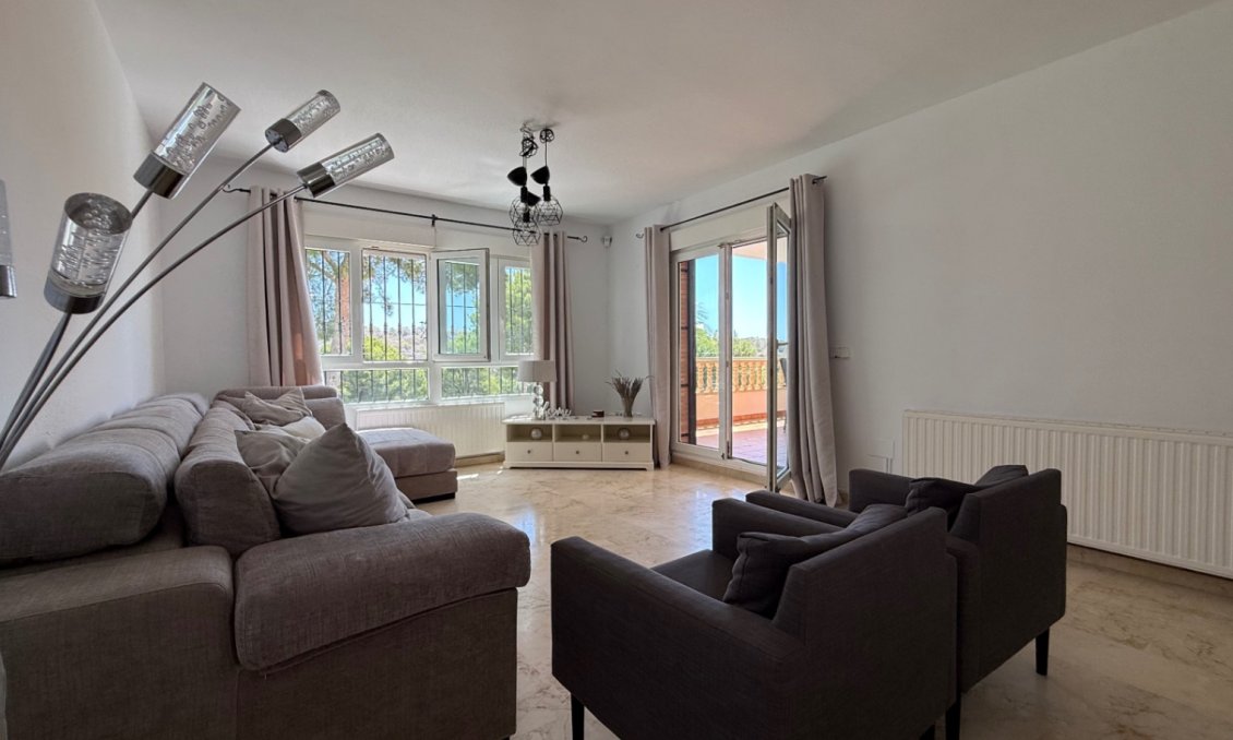 Használt Ingatlanok - Villa -
Orihuela - Inland