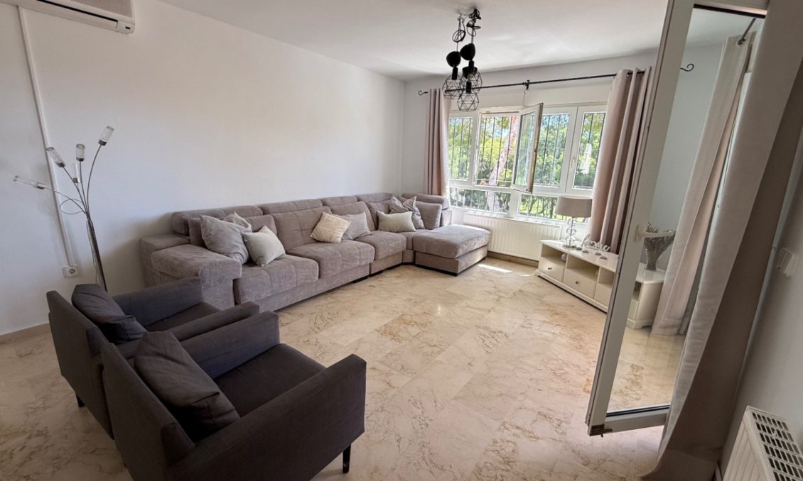 Használt Ingatlanok - Villa -
Orihuela - Inland