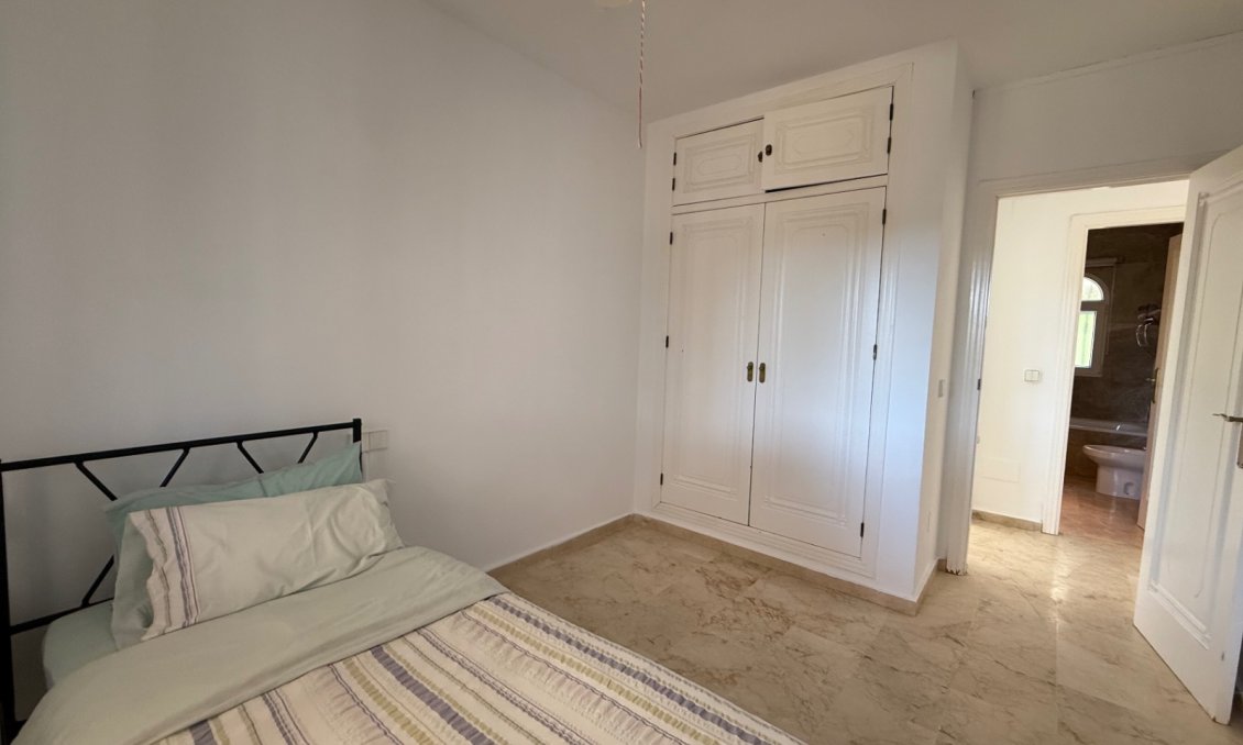 Használt Ingatlanok - Villa -
Orihuela - Inland