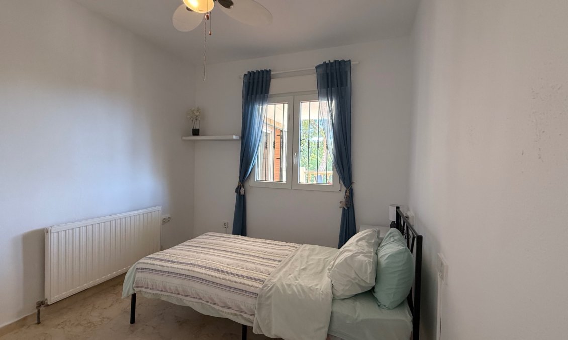 Használt Ingatlanok - Villa -
Orihuela - Inland