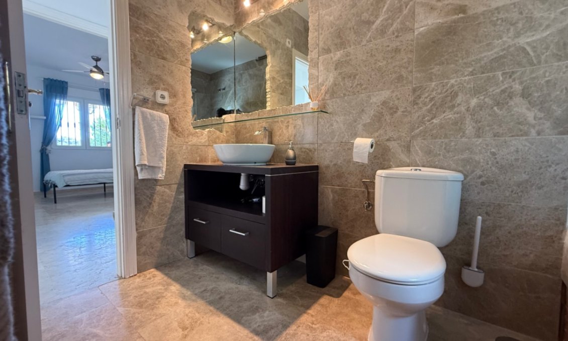 Használt Ingatlanok - Villa -
Orihuela - Inland