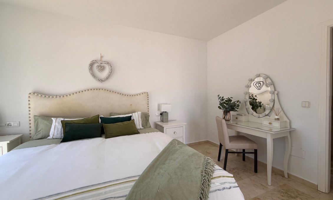 Használt Ingatlanok - Villa -
Orihuela - Inland