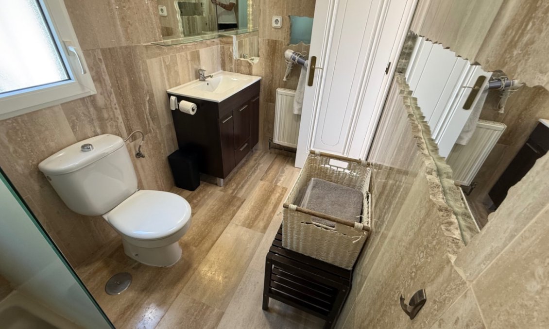 Használt Ingatlanok - Villa -
Orihuela - Inland