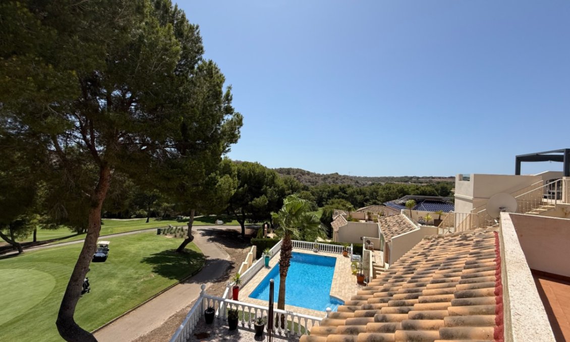 Használt Ingatlanok - Villa -
Orihuela - Inland