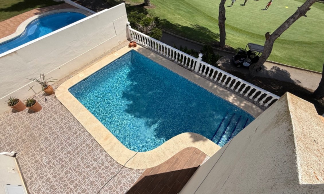 Használt Ingatlanok - Villa -
Orihuela - Inland