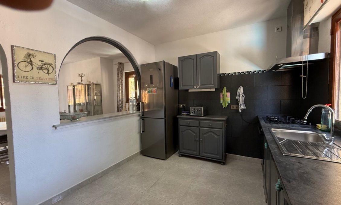 Használt Ingatlanok - Villa -
Orihuela - Inland