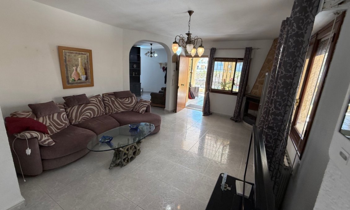 Használt Ingatlanok - Villa -
Orihuela - Inland