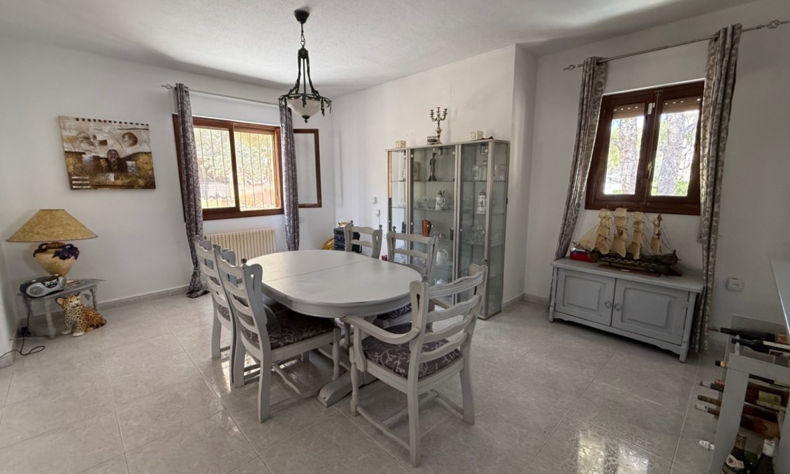 Használt Ingatlanok - Villa -
Orihuela - Inland